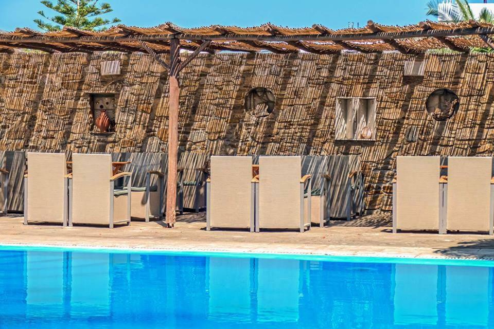 Amfitrion Hotel Vári Exteriér fotografie