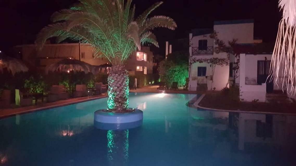 Amfitrion Hotel Vári Exteriér fotografie